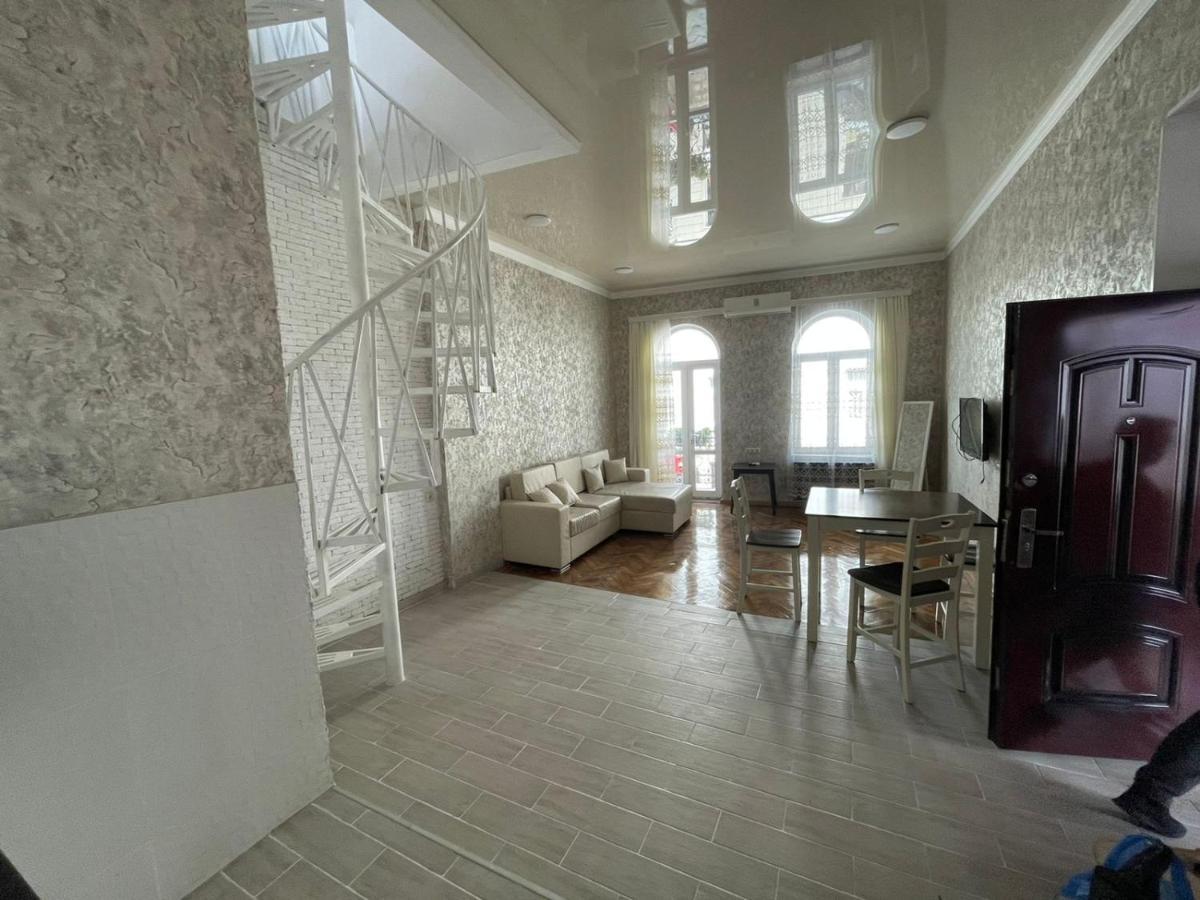 Центр Города Батуми Apartment Rustaveli 13 Exterior foto